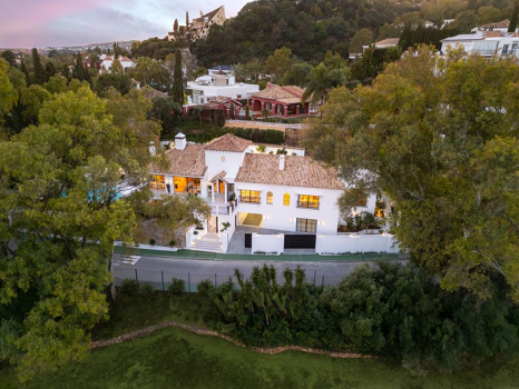 Villa for sale in Benahavis