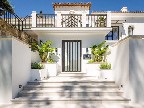 Villa for sale in Benahavis