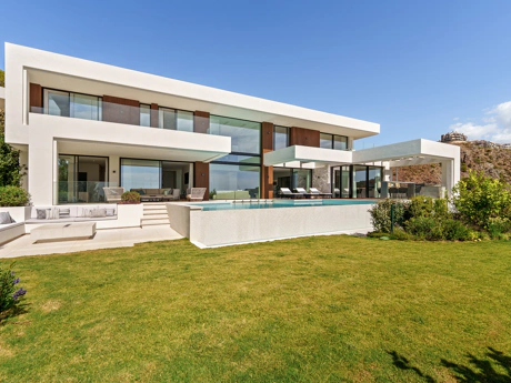 La Quinta 20 – Frontline Luxury Living with Panoramic Mediterranean Views