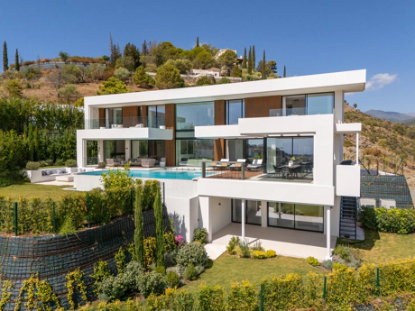 La Quinta 20 – Frontline Luxury Living with Panoramic Mediterranean Views