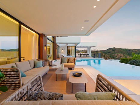La Quinta 20 – Vida de Lujo en Primera Línea con Vistas Panorámicas al Mediterráneo