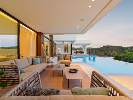 La Quinta 20 – Frontline Luxury Living with Panoramic Mediterranean Views