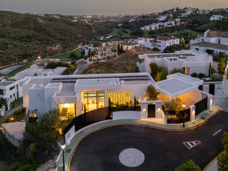 La Quinta 20 – Vida de Lujo en Primera Línea con Vistas Panorámicas al Mediterráneo