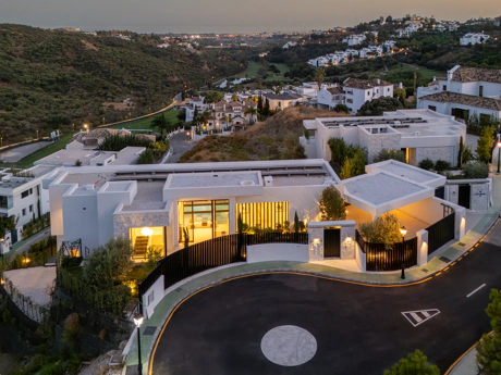 La Quinta 20 – Frontline Luxury Living with Panoramic Mediterranean Views