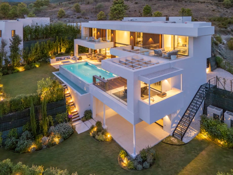 La Quinta 20 – Frontline Luxury Living with Panoramic Mediterranean Views