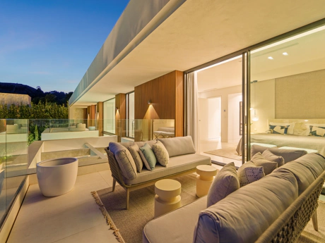 La Quinta 20 – Frontline Luxury Living with Panoramic Mediterranean Views