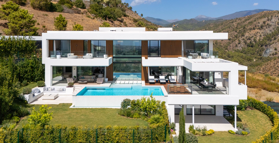 La Quinta 20 – Frontline Luxury Living with Panoramic Mediterranean Views
