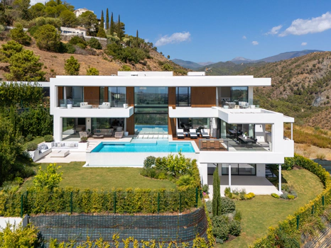 La Quinta 20 – Vida de Lujo en Primera Línea con Vistas Panorámicas al Mediterráneo