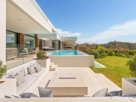 La Quinta 20 – Frontline Luxury Living with Panoramic Mediterranean Views