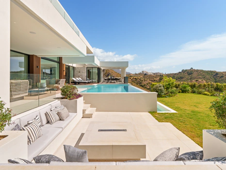 La Quinta 20 – Vida de Lujo en Primera Línea con Vistas Panorámicas al Mediterráneo