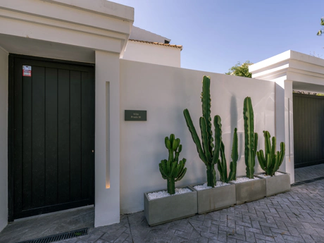Villa de lujo estilo escandinavo-japandi con piscina, jacuzzi y total privacidad en Nueva Andalucía