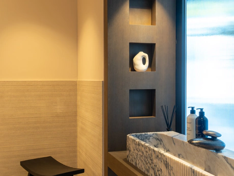 Villa de lujo estilo escandinavo-japandi con piscina, jacuzzi y total privacidad en Nueva Andalucía