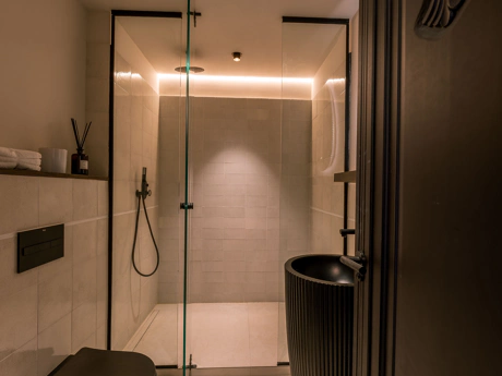 Villa de lujo estilo escandinavo-japandi con piscina, jacuzzi y total privacidad en Nueva Andalucía