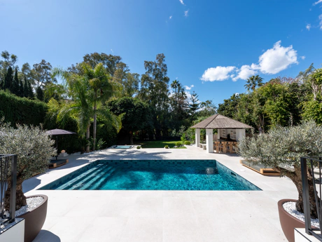 Villa de lujo estilo escandinavo-japandi con piscina, jacuzzi y total privacidad en Nueva Andalucía