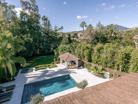 Villa de lujo estilo escandinavo-japandi con piscina, jacuzzi y total privacidad en Nueva Andalucía