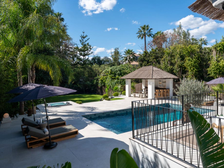 Villa de lujo estilo escandinavo-japandi con piscina, jacuzzi y total privacidad en Nueva Andalucía