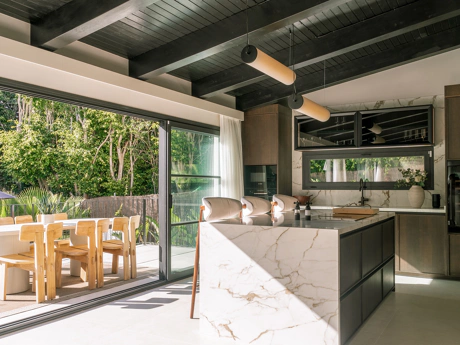 Villa de lujo estilo escandinavo-japandi con piscina, jacuzzi y total privacidad en Nueva Andalucía