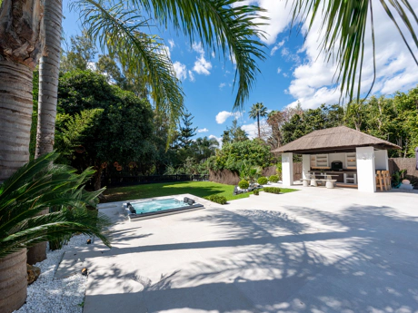 Villa de lujo estilo escandinavo-japandi con piscina, jacuzzi y total privacidad en Nueva Andalucía