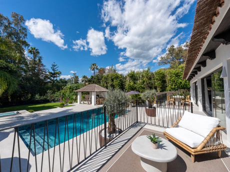 Villa de lujo estilo escandinavo-japandi con piscina, jacuzzi y total privacidad en Nueva Andalucía
