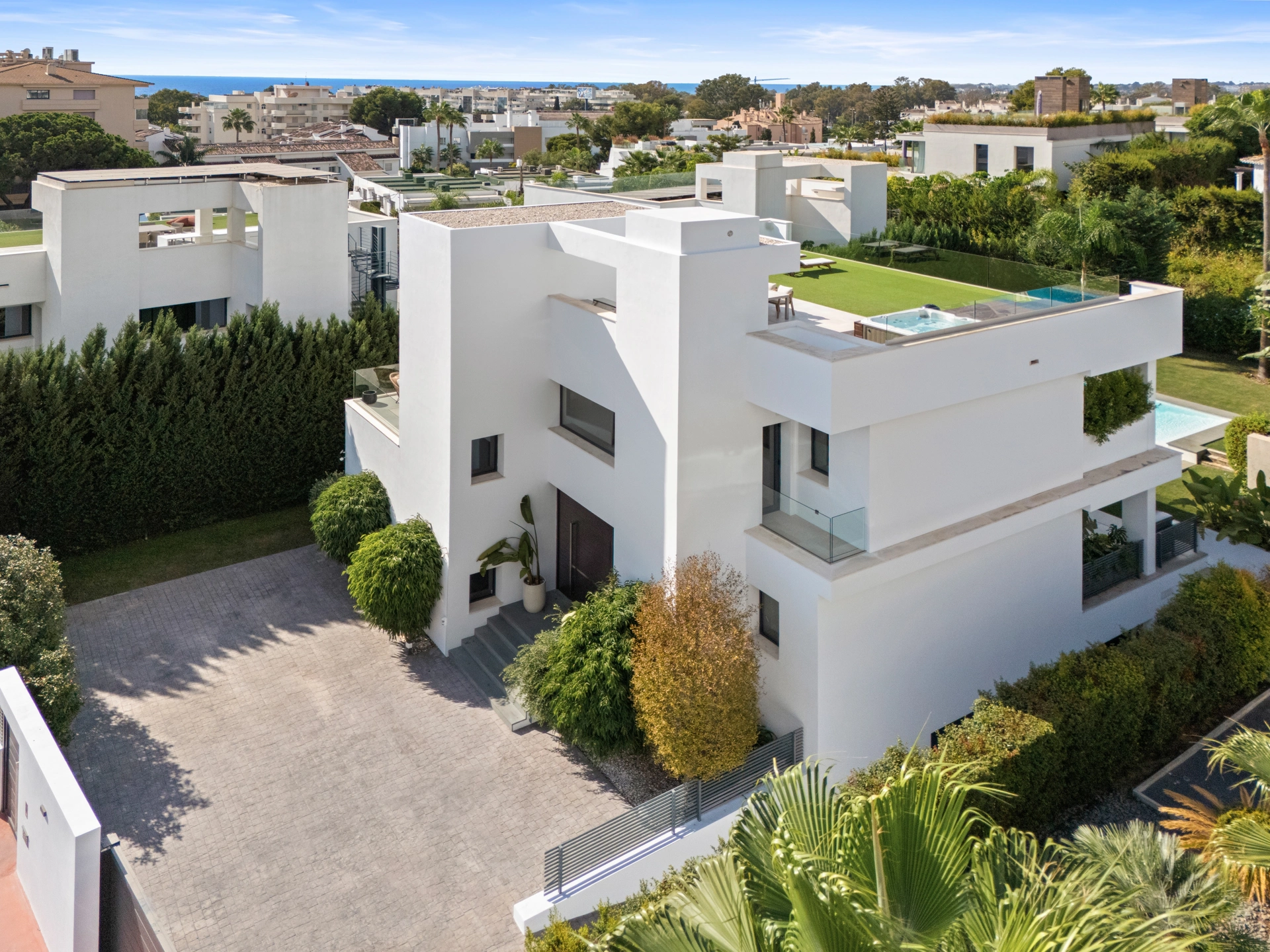 Villa for sale in Marbella - Puerto Banus