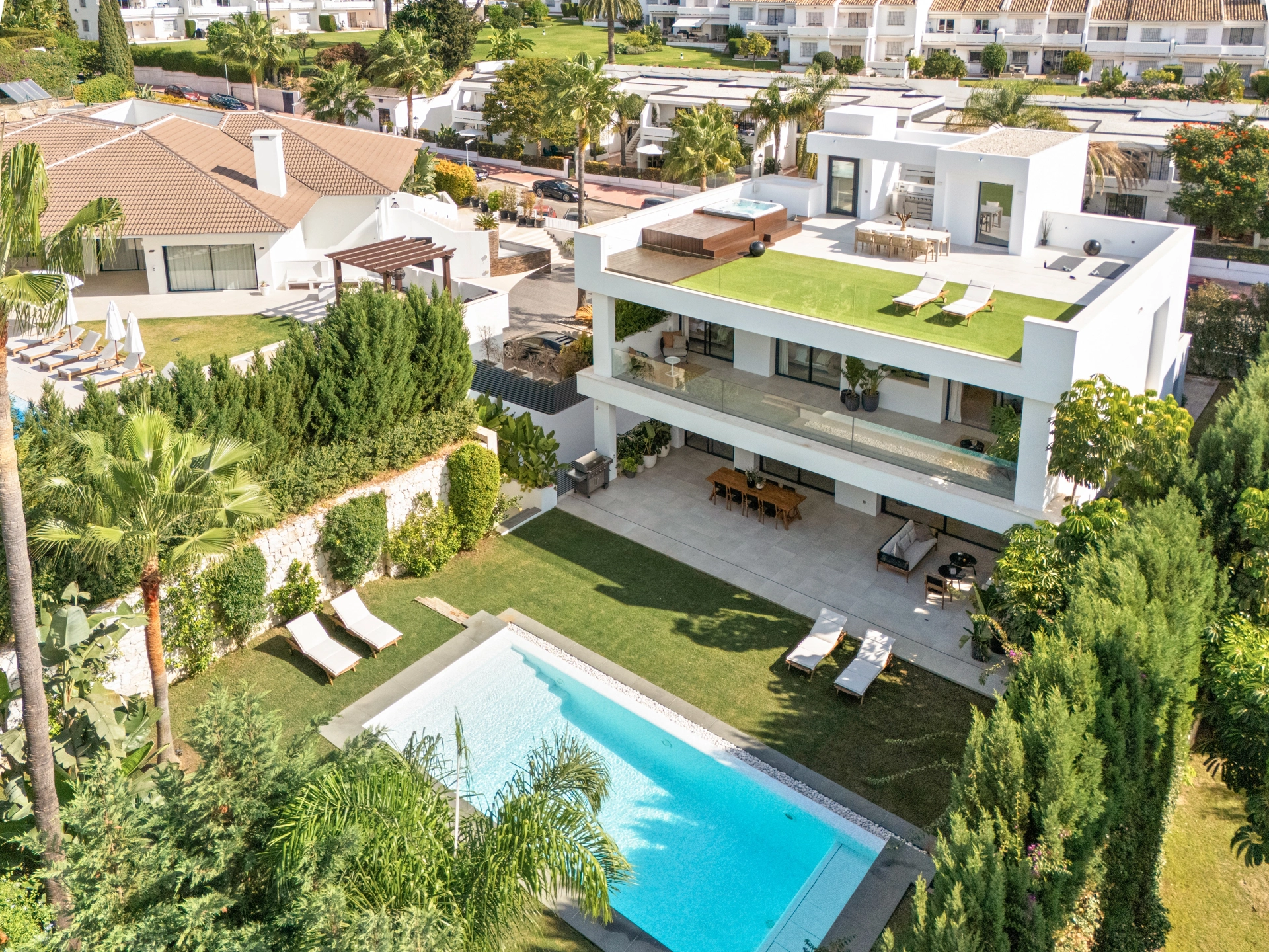 Villa for sale in Marbella - Puerto Banus