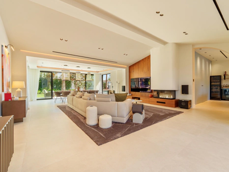 Contemporary Single-Level Villa with Private Pool Near Puerto Banús