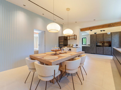 Contemporary Single-Level Villa with Private Pool Near Puerto Banús