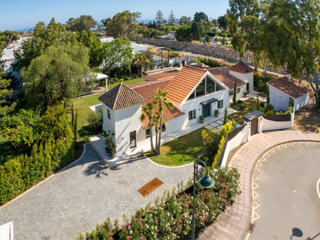 Contemporary Single-Level Villa with Private Pool Near Puerto Banús