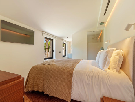 Contemporary Single-Level Villa with Private Pool Near Puerto Banús