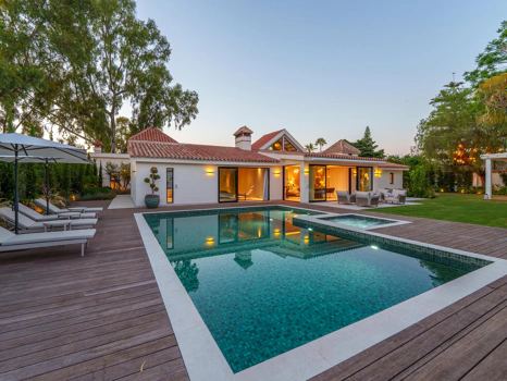 Contemporary Single-Level Villa with Private Pool Near Puerto Banús