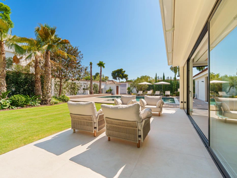 Contemporary Single-Level Villa with Private Pool Near Puerto Banús