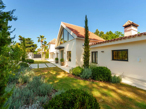 Contemporary Single-Level Villa with Private Pool Near Puerto Banús