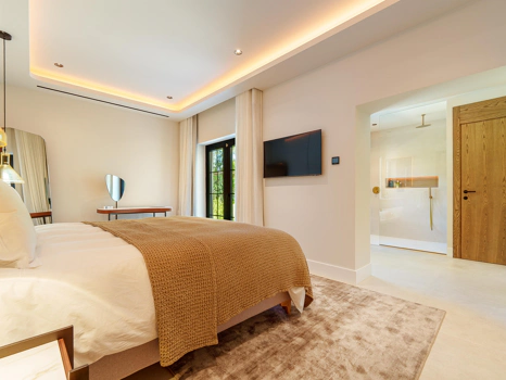 Contemporary Single-Level Villa with Private Pool Near Puerto Banús