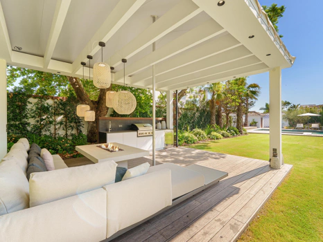 Contemporary Single-Level Villa with Private Pool Near Puerto Banús