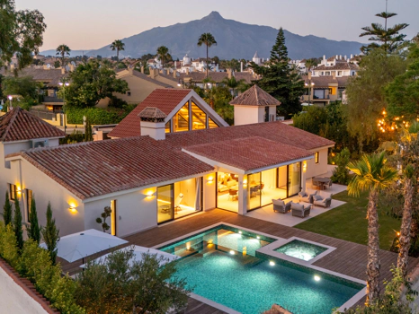 Contemporary Single-Level Villa with Private Pool Near Puerto Banús