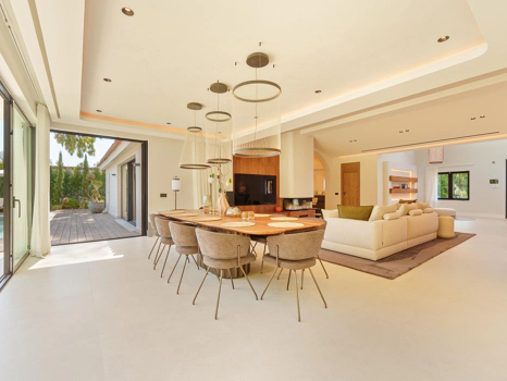 Contemporary Single-Level Villa with Private Pool Near Puerto Banús