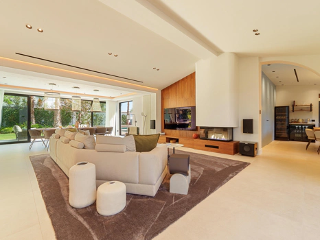 Contemporary Single-Level Villa with Private Pool Near Puerto Banús