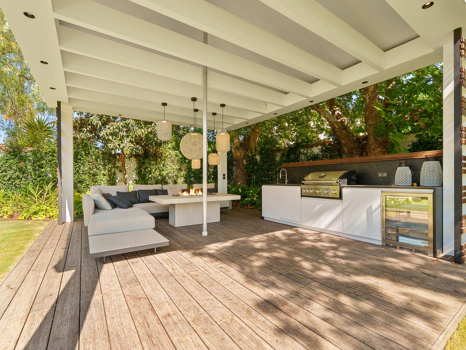 Contemporary Single-Level Villa with Private Pool Near Puerto Banús