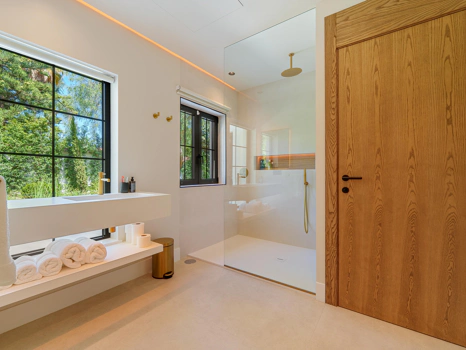Contemporary Single-Level Villa with Private Pool Near Puerto Banús