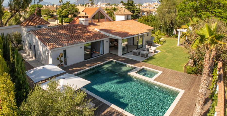 Contemporary Single-Level Villa with Private Pool Near Puerto Banús