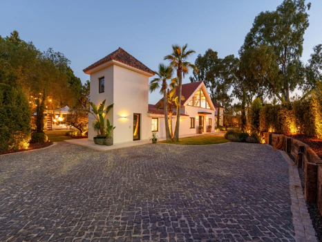 Contemporary Single-Level Villa with Private Pool Near Puerto Banús