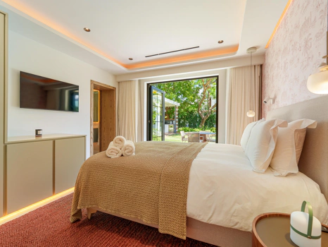 Contemporary Single-Level Villa with Private Pool Near Puerto Banús