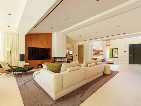 Contemporary Single-Level Villa with Private Pool Near Puerto Banús