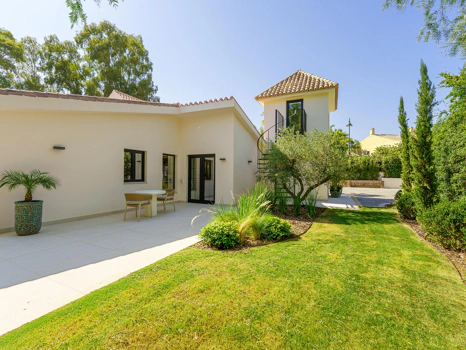Contemporary Single-Level Villa with Private Pool Near Puerto Banús
