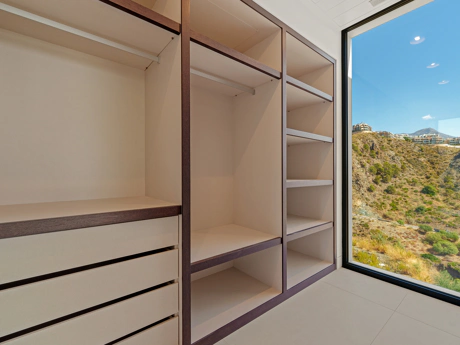 La Quinta 20 – Frontline Luxury Living with Panoramic Mediterranean Views