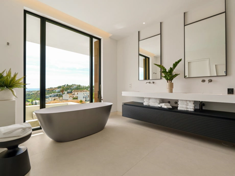 La Quinta 20 – Frontline Luxury Living with Panoramic Mediterranean Views