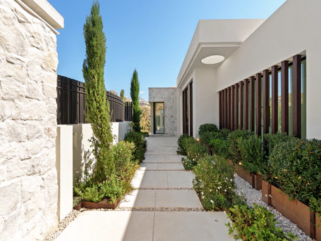 La Quinta 20 – Frontline Luxury Living with Panoramic Mediterranean Views