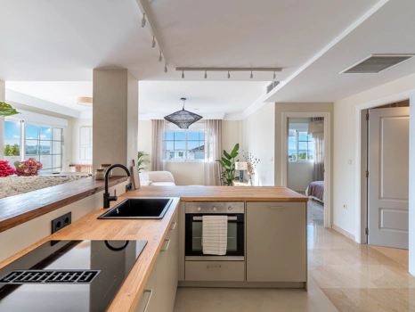 Luxury Duplex Penthouse with Panoramic Sea Views in Río Real, Marbella East