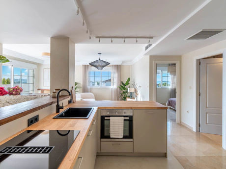 Luxury Duplex Penthouse with Panoramic Sea Views in Río Real, Marbella East