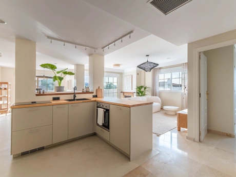 Luxury Duplex Penthouse with Panoramic Sea Views in Río Real, Marbella East